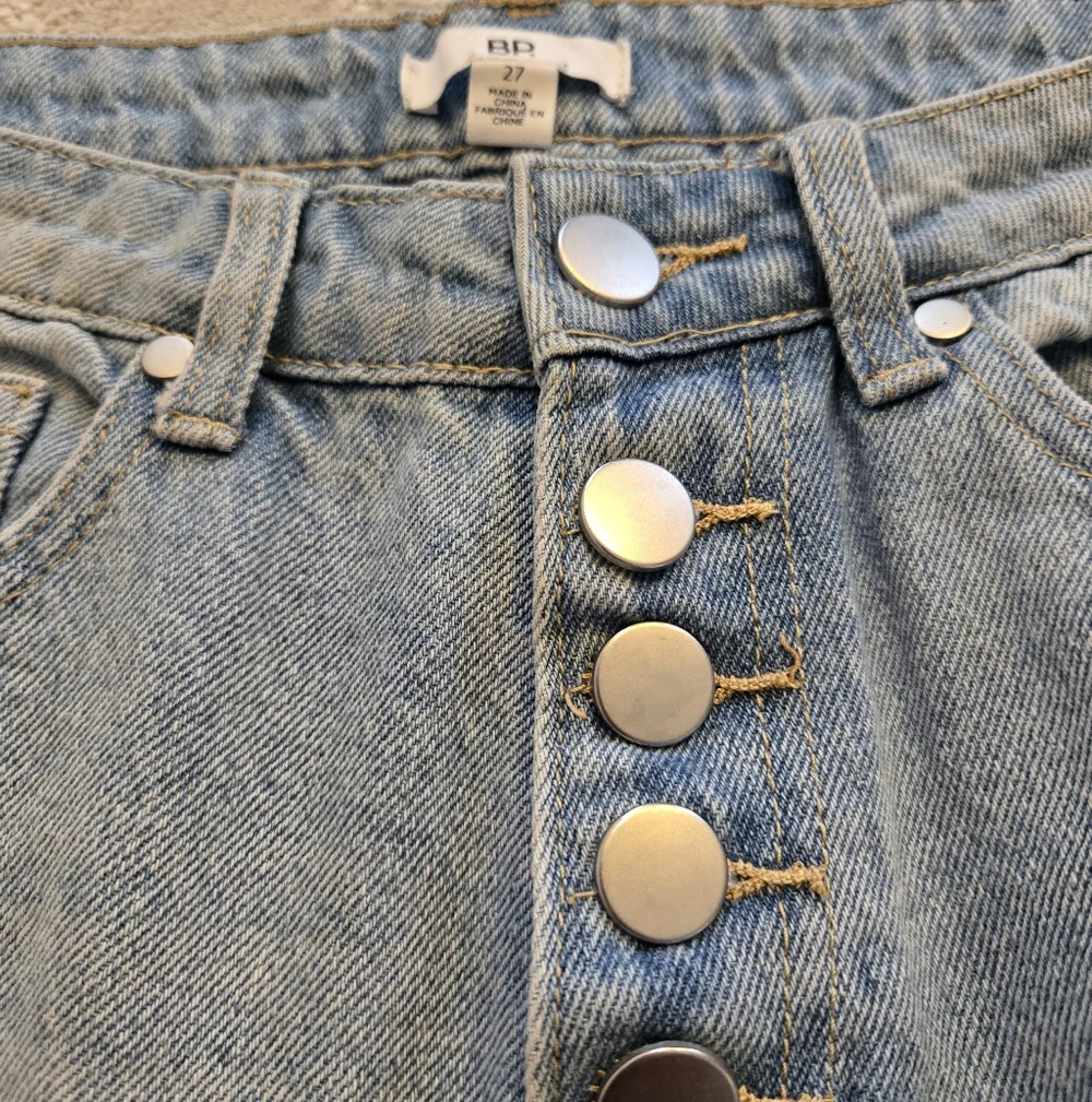 BP Light Blue Wash Denim Straight Leg Button Up Jeans
